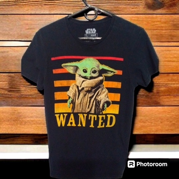Star Wars Mandelorian "The Baby" Wanted Tshirt Boys Size M - Picture 1 of 3